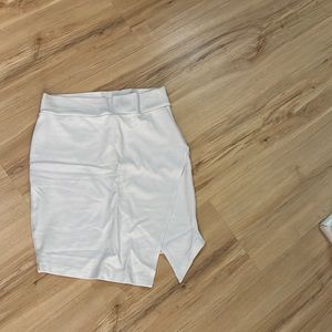 Pencil skirt white and stretch material!